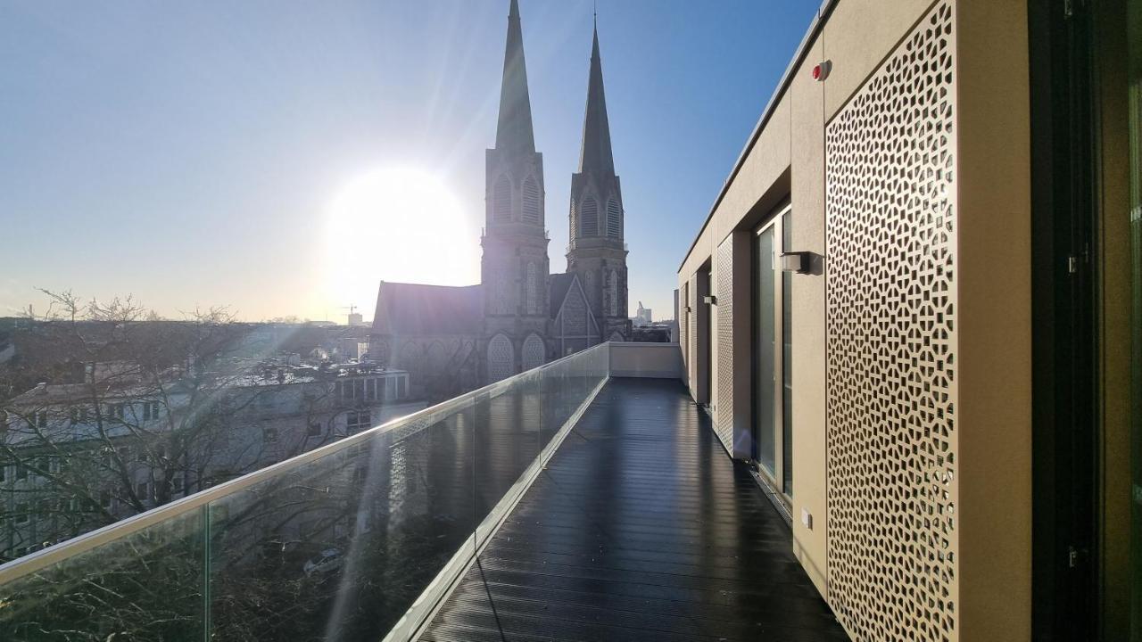 Fourty Three Luxury Serviced Apartments Düsseldorf Exterior foto The Skywalk