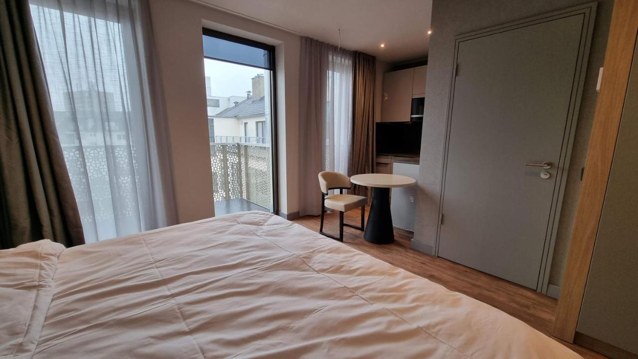 Fourty Three Luxury Serviced Apartments Düsseldorf Exterior foto A room at the hotel