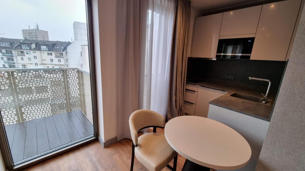 Fourty Three Luxury Serviced Apartments Düsseldorf Exterior foto A typical apartment