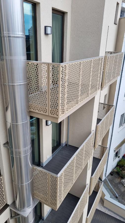 Fourty Three Luxury Serviced Apartments Düsseldorf Exterior foto Detail of perforated aluminium cladding