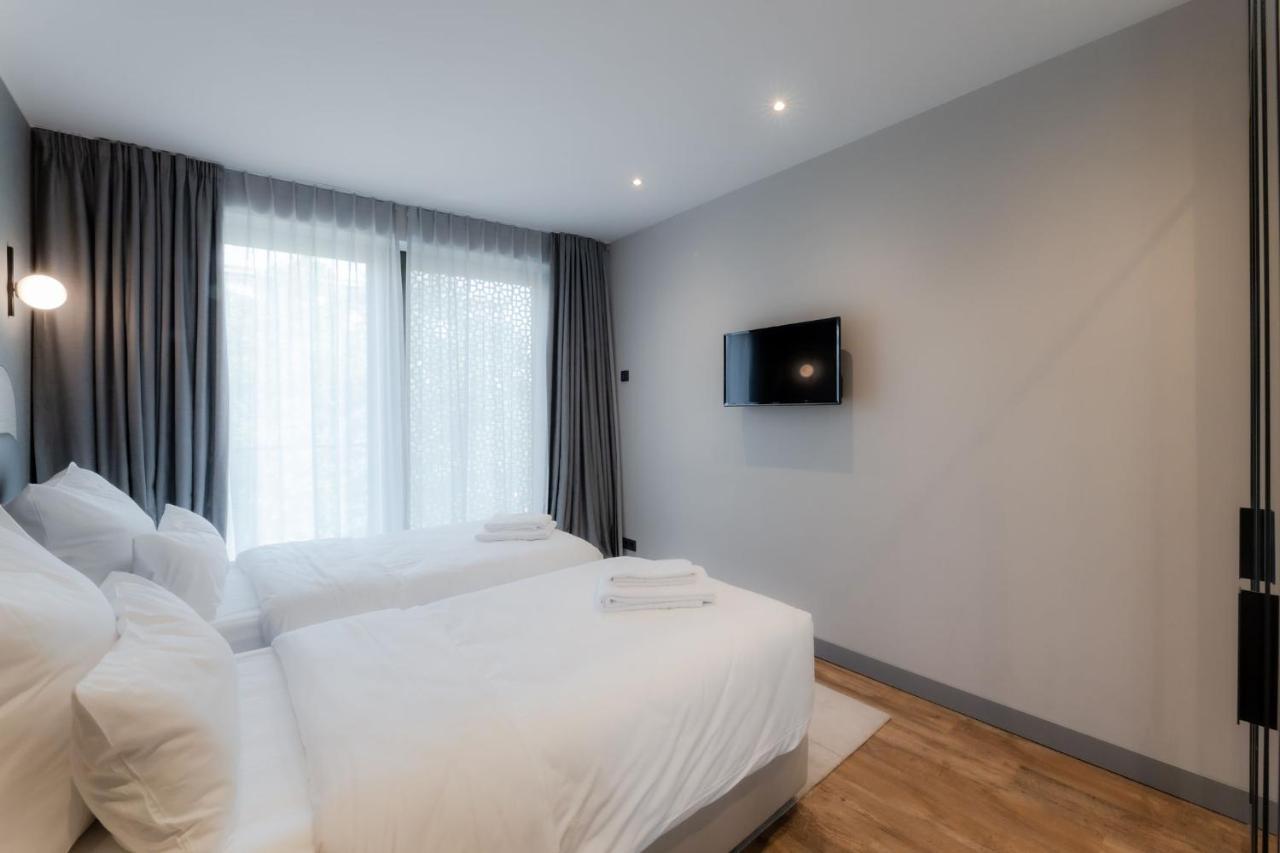 Fourty Three Luxury Serviced Apartments Düsseldorf Exterior foto A bedroom at the hotel