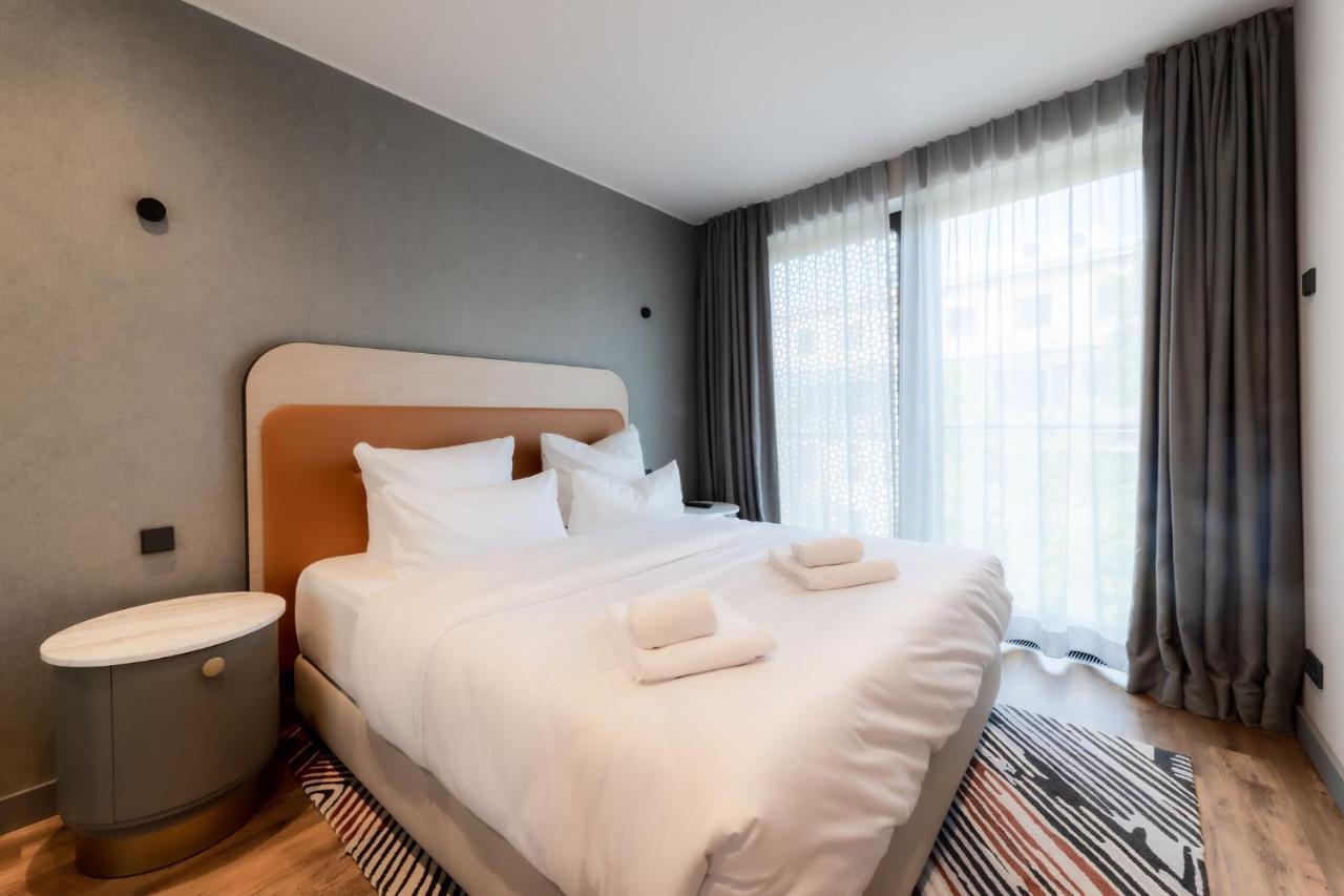 Fourty Three Luxury Serviced Apartments Düsseldorf Exterior foto A bedroom at the hotel