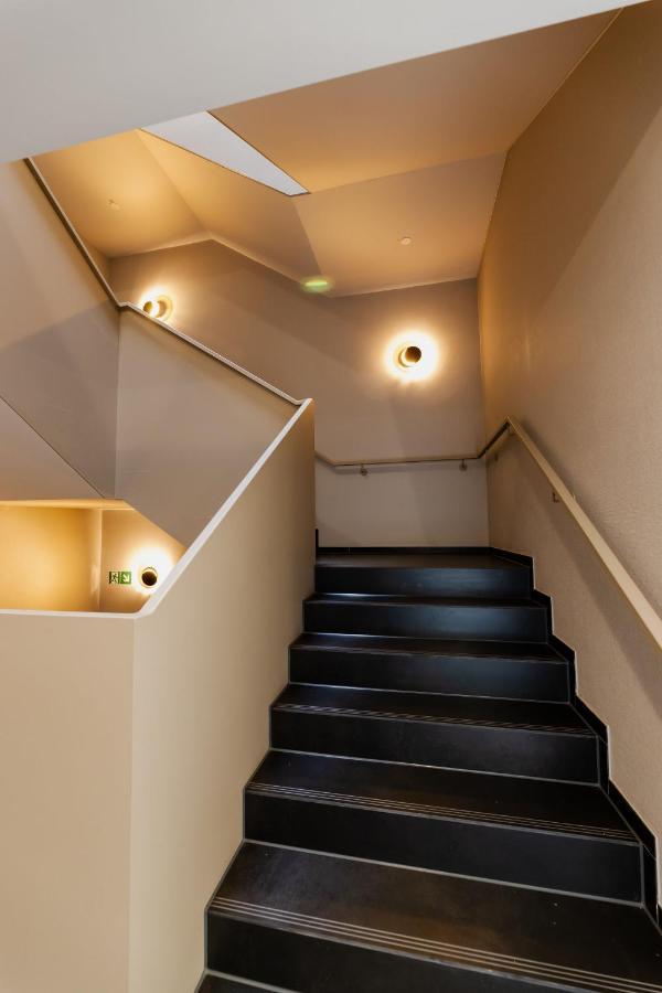 Fourty Three Luxury Serviced Apartments Düsseldorf Exterior foto Stairway to the gallery