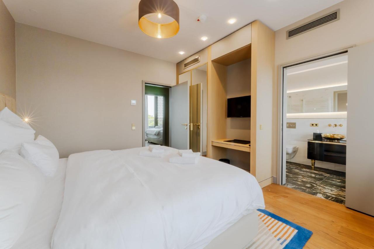 Fourty Three Luxury Serviced Apartments Düsseldorf Exterior foto A bedroom at the hotel