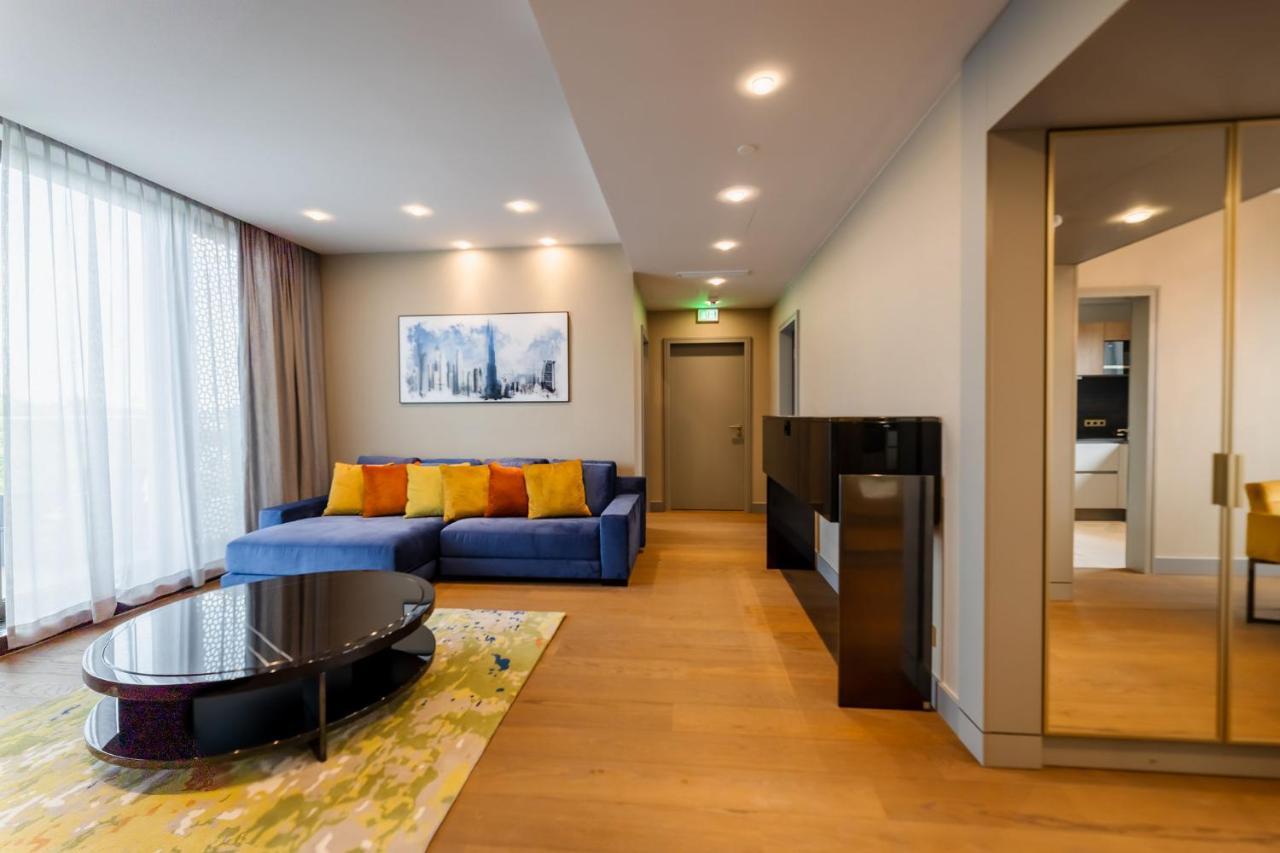 Fourty Three Luxury Serviced Apartments Düsseldorf Exterior foto A suite at the hotel