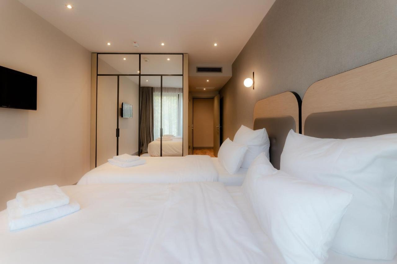 Fourty Three Luxury Serviced Apartments Düsseldorf Exterior foto A room at the hotel