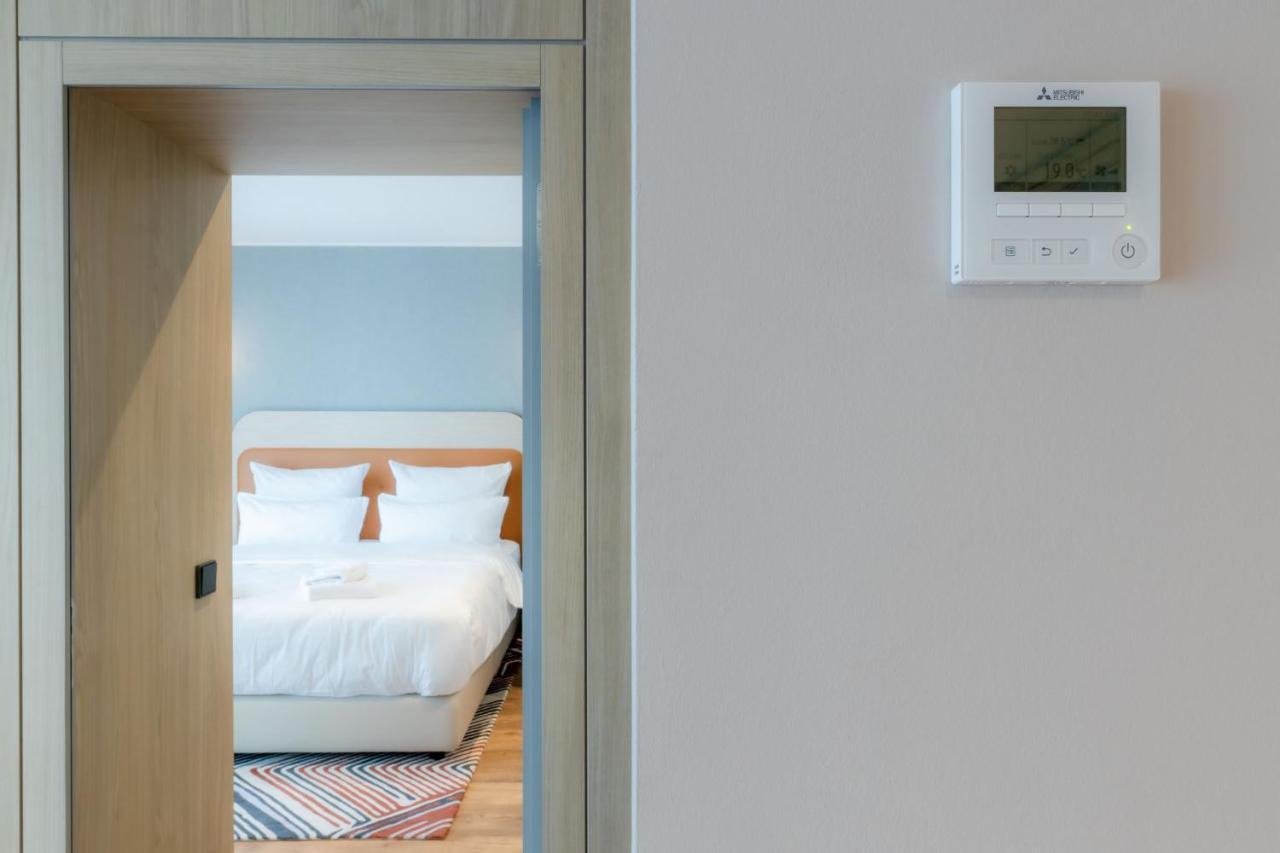 Fourty Three Luxury Serviced Apartments Düsseldorf Exterior foto A room at the hotel
