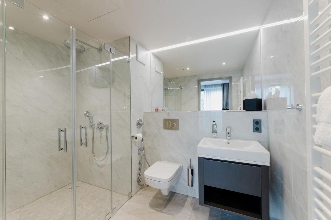 Fourty Three Luxury Serviced Apartments Düsseldorf Exterior foto Bathroom