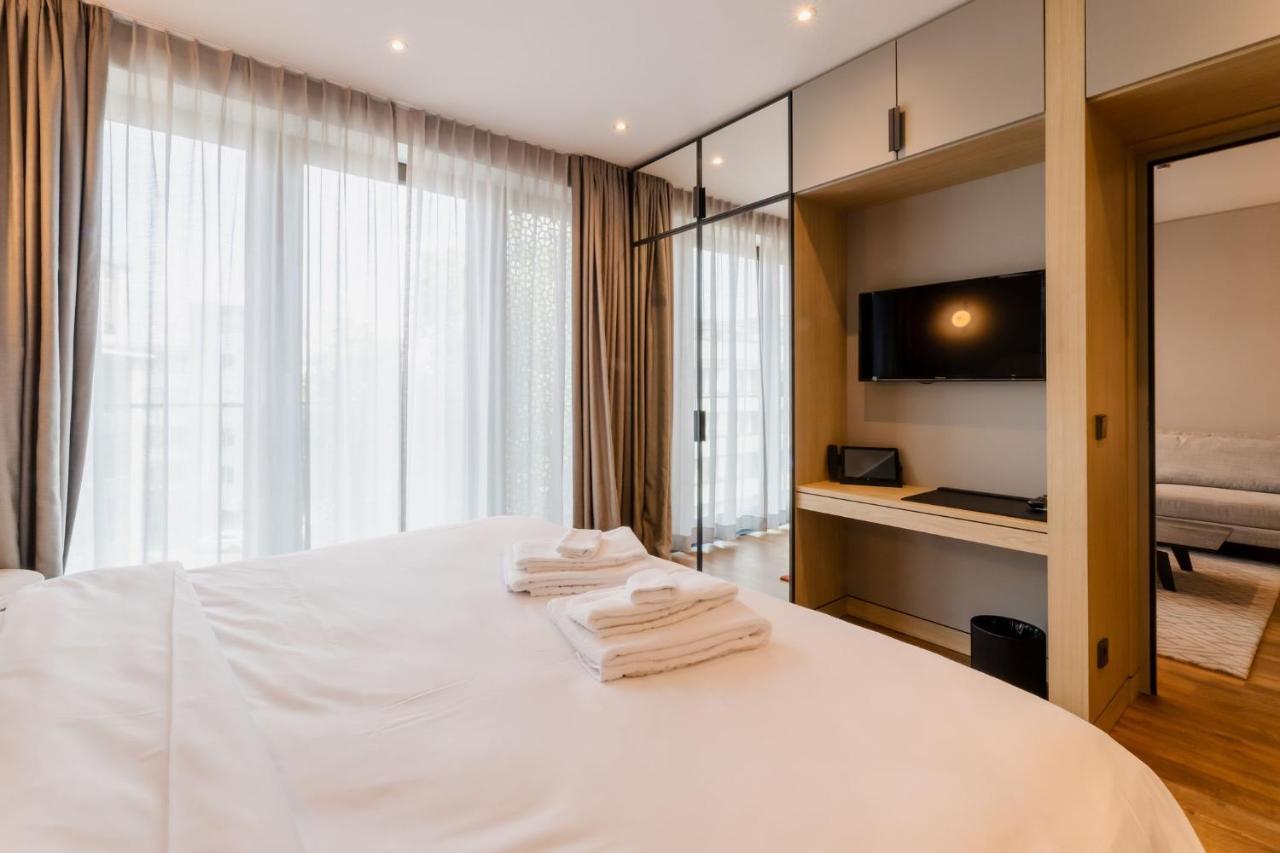 Fourty Three Luxury Serviced Apartments Düsseldorf Exterior foto A bedroom at the hotel