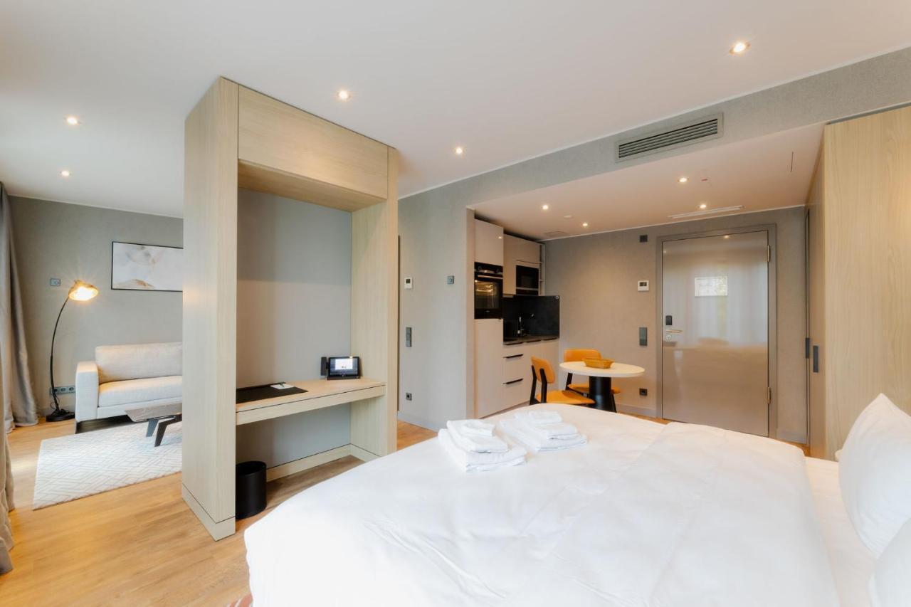Fourty Three Luxury Serviced Apartments Düsseldorf Exterior foto A typical room at the hotel