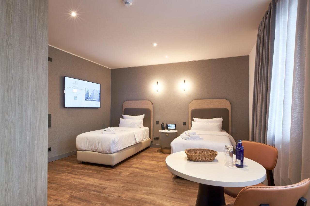Fourty Three Luxury Serviced Apartments Düsseldorf Exterior foto A room at the hotel