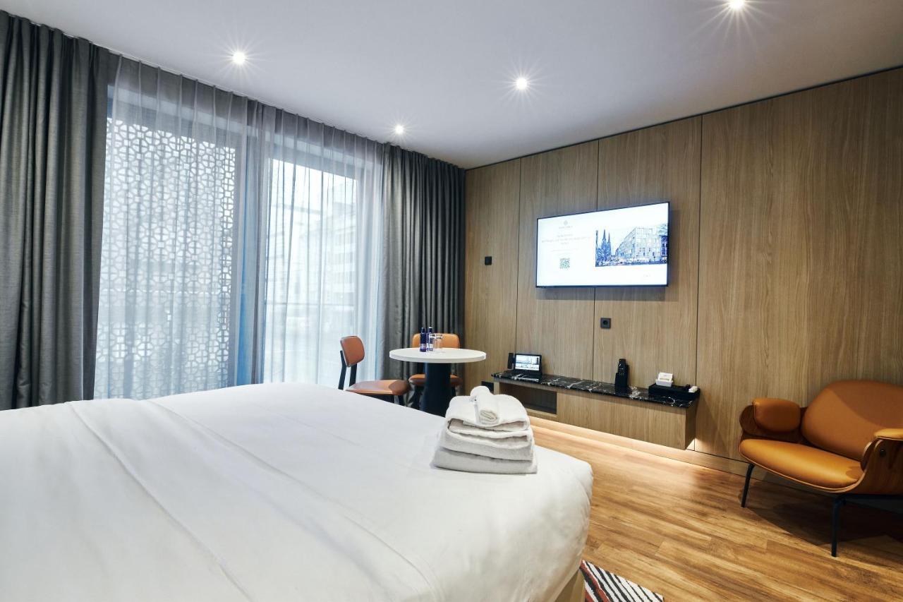 Fourty Three Luxury Serviced Apartments Düsseldorf Exterior foto Deluxe Room