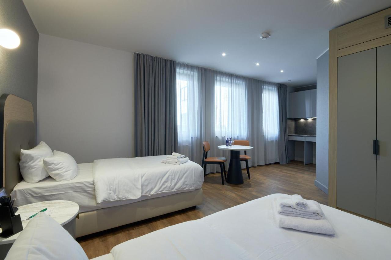 Fourty Three Luxury Serviced Apartments Düsseldorf Exterior foto A typical studio apartment